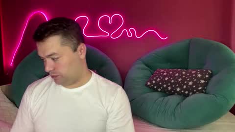 Snapshot of deeplookscouple chatting on 09/12/25, 01:11 deeplookscouple online show from 09/12/25, 01:11