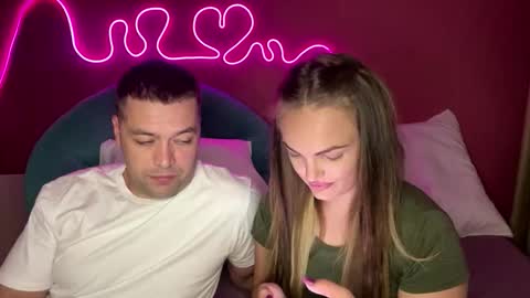 Snapshot of deeplookscouple chatting on 09/21/25, 01:35 deeplookscouple online show from 09/21/25, 01:35