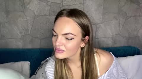 Snapshot of deeplookscouple chatting on 10/07/25, 01:19 deeplookscouple online show from 10/07/25, 01:19