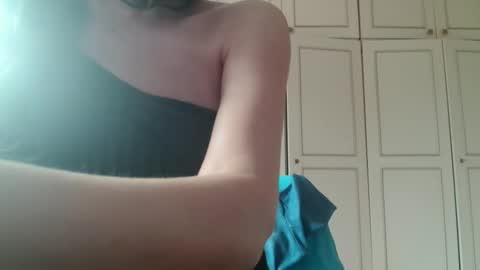 Snapshot of deessedivine chatting on 05/13/26, 03:31 KamiDevi online show from 05/13/26, 03:31