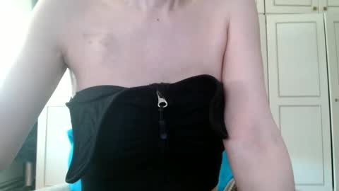 Snapshot of deessedivine chatting on 05/27/26, 01:52 KamiDevi online show from 05/27/26, 01:52