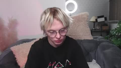 Snapshot of deficitt chatting on 12/23/24, 05:32 deficitt online show from 12/23/24, 05:32