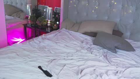 Snapshot of deficitt chatting on 12/28/24, 12:24 deficitt online show from 12/28/24, 12:24