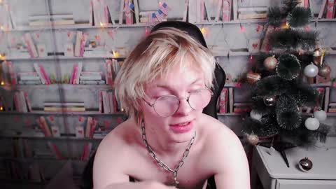 Snapshot of deficitt chatting on 01/09/25, 11:24 deficitt online show from 01/09/25, 11:24