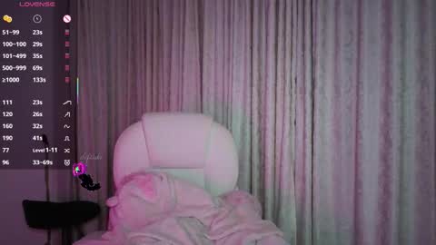 Snapshot of deftsuki chatting on 09/12/25, 04:23 Stephanie.e online show from 09/12/25, 04:23