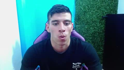 Snapshot of deiby_baby chatting on 12/14/24, 10:39 DEIBY online show from 12/14/24, 10:39