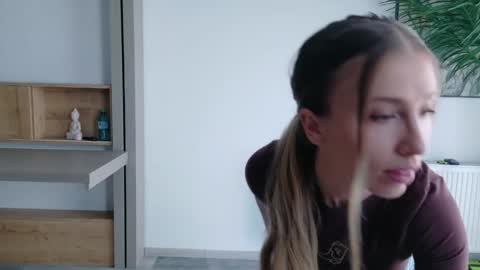 Di online show from 04/18/26, 01:15