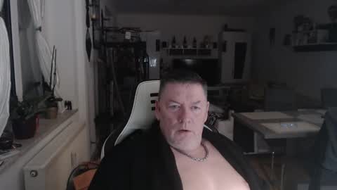 deinprinz2312 online show from 01/15/25, 02:17