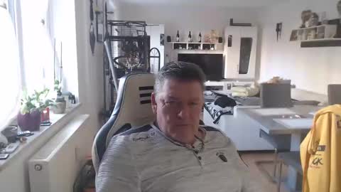 deinprinz2312 online show from 02/12/25, 08:59