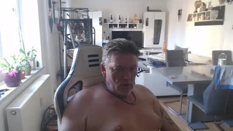 deinprinz2312 online show from 03/10/25, 01:10