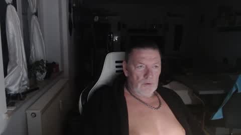 deinprinz2312 online show from 09/15/25, 02:22