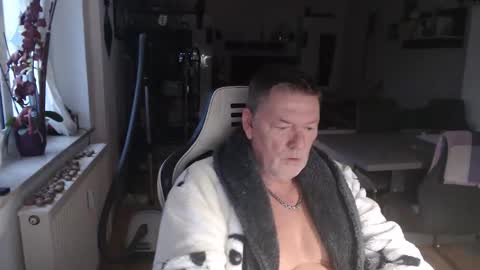 deinprinz2312 online show from 10/16/25, 05:41