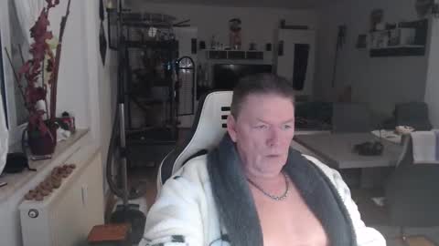 deinprinz2312 online show from 11/16/25, 05:02