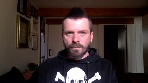 Snapshot of deivitzzz chatting on 12/19/24, 12:01 Hermes online show from 12/19/24, 12:01
