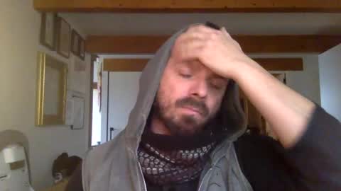 Snapshot of deivitzzz chatting on 02/12/25, 09:42 Hermes online show from 02/12/25, 09:42