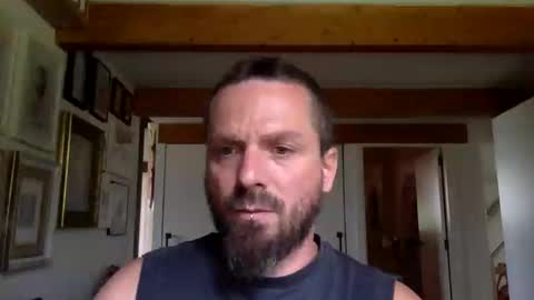 Snapshot of deivitzzz chatting on 09/12/25, 10:15 Hermes online show from 09/12/25, 10:15