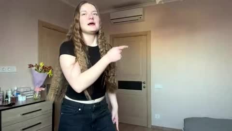 Mila online show from 03/17/26, 05:11