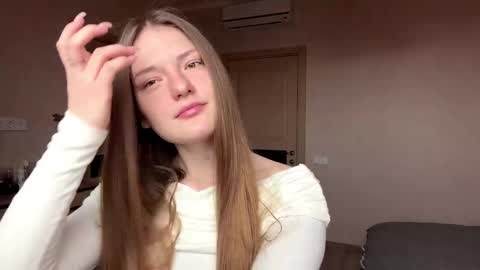 Mila online show from 03/18/26, 09:23