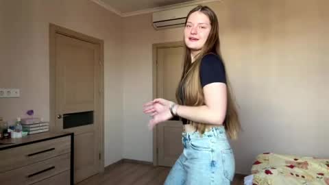 Mila online show from 03/25/26, 09:15