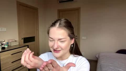 Mila online show from 04/23/26, 12:29