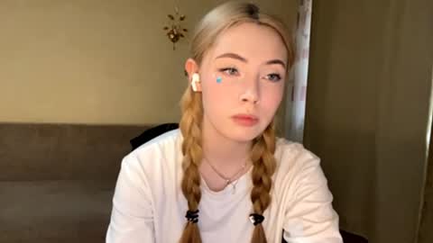 Mina online show from 04/23/26, 01:13