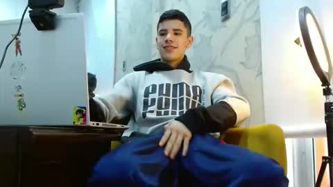 Snapshot of delglo chatting on 10/12/25, 09:25 delglo online show from 10/12/25, 09:25