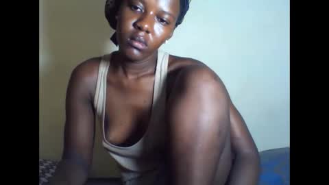 Snapshot of deliciousbabe01 chatting on 09/22/25, 01:07 EVAH online show from 09/22/25, 01:07