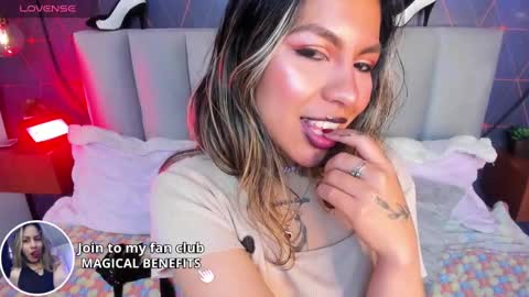 Snapshot of delilah_fix chatting on 01/09/25, 01:56 della online show from 01/09/25, 01:56