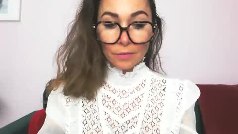 Snapshot of delilah_sweet chatting on 09/15/25, 03:01 delilah_sweet online show from 09/15/25, 03:01