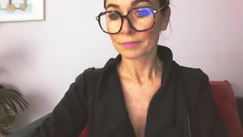 Snapshot of delilah_sweet chatting on 10/20/25, 03:23 delilah_sweet online show from 10/20/25, 03:23