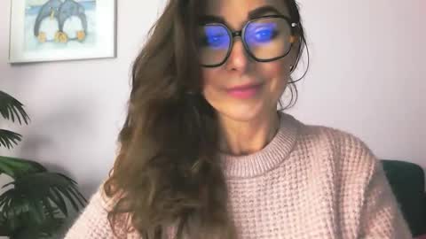 Snapshot of delilah_sweet chatting on 10/28/25, 04:09 delilah_sweet online show from 10/28/25, 04:09