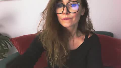 Snapshot of delilah_sweet chatting on 11/06/25, 02:51 delilah_sweet online show from 11/06/25, 02:51