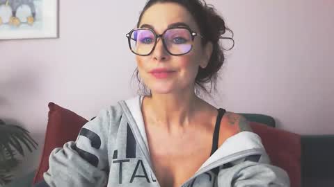 Snapshot of delilah_sweet chatting on 11/11/25, 04:40 delilah_sweet online show from 11/11/25, 04:40