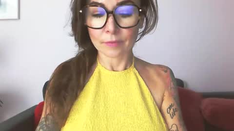 Snapshot of delilah_sweet chatting on 11/25/25, 03:56 delilah_sweet online show from 11/25/25, 03:56