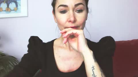 Snapshot of delilah_sweet chatting on 12/04/25, 02:37 delilah_sweet online show from 12/04/25, 02:37