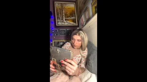 Snapshot of delilahandjuju chatting on 06/11/26, 02:44 Delilah Juju online show from 06/11/26, 02:44