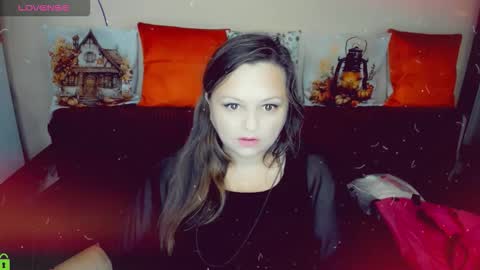 Snapshot of delinnia chatting on 11/30/25, 08:02 Margo online show from 11/30/25, 08:02