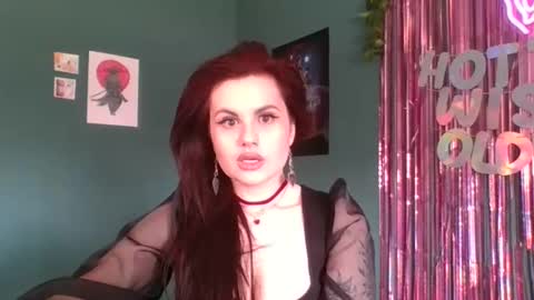 dellacrush_ online show from 02/06/25, 02:04