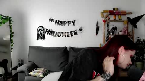 dellacrush_ online show from 10/20/25, 04:40