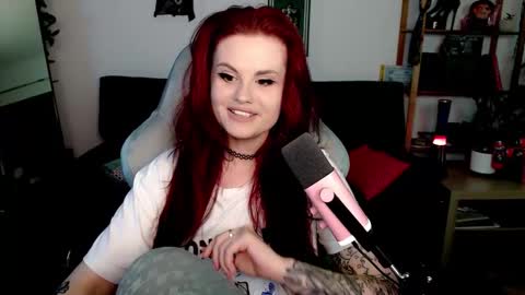 dellacrush_ online show from 11/12/25, 05:46