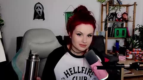 dellacrush_ online show from 11/17/25, 04:13