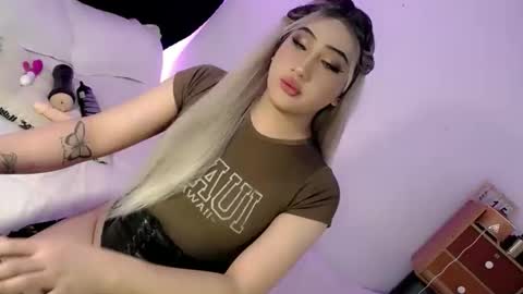 Snapshot of deluxetgirl69 chatting on 09/15/25, 10:26 Chesca online show from 09/15/25, 10:26