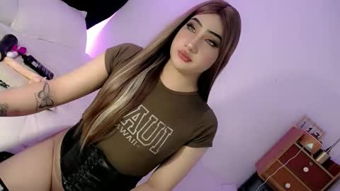 Snapshot of deluxetgirl69 chatting on 09/21/25, 08:16 Chesca online show from 09/21/25, 08:16