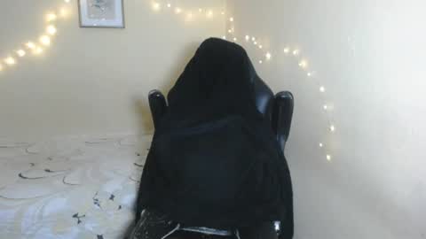 Snapshot of demeter_salviati chatting on 02/09/25, 03:11 Demeter Salviati online show from 02/09/25, 03:11