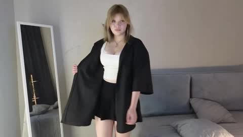 Snapshot of demetricetroike chatting on 12/16/25, 07:08 Maya online show from 12/16/25, 07:08