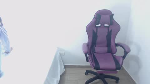 Snapshot of demi_leed chatting on 03/01/25, 11:17 DEMI online show from 03/01/25, 11:17