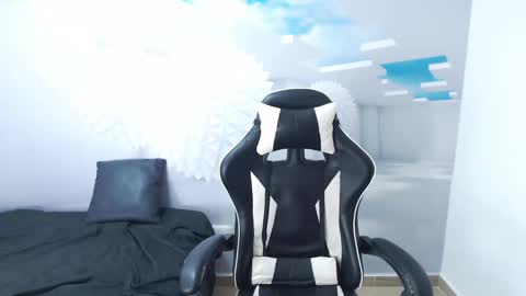 Snapshot of demi_leed chatting on 03/08/25, 11:48 DEMI online show from 03/08/25, 11:48