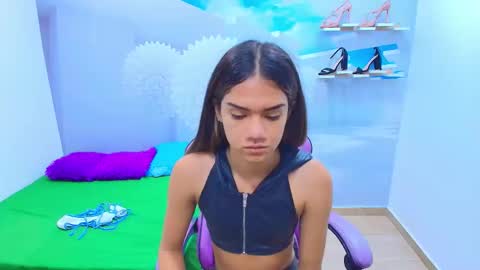 Snapshot of demi_leed chatting on 09/24/25, 11:24 DEMI online show from 09/24/25, 11:24