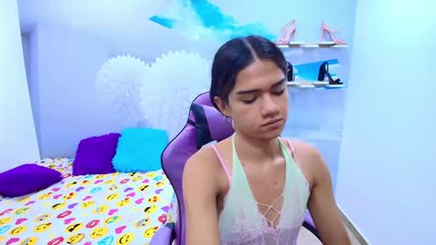 Snapshot of demi_leed chatting on 10/02/25, 12:45 DEMI online show from 10/02/25, 12:45