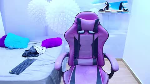 Snapshot of demi_leed chatting on 10/11/25, 11:42 DEMI online show from 10/11/25, 11:42